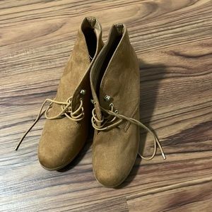 Tan suede wedge shoe